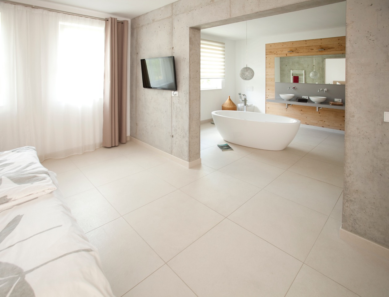 Großformat-Fliesen im Wellness-Bad